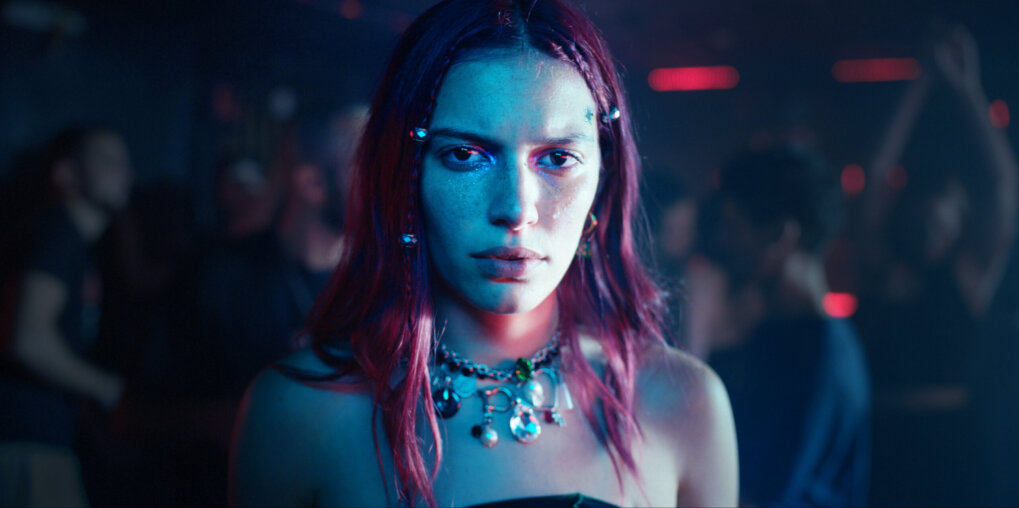 COME-CLOSER-Close-Up-Still